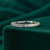Round diamond engagement ring